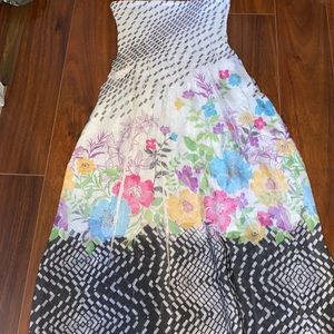 Super cute flowery strapless dress